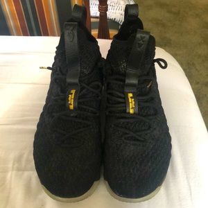 Lebron 15’s black and gold (high top)